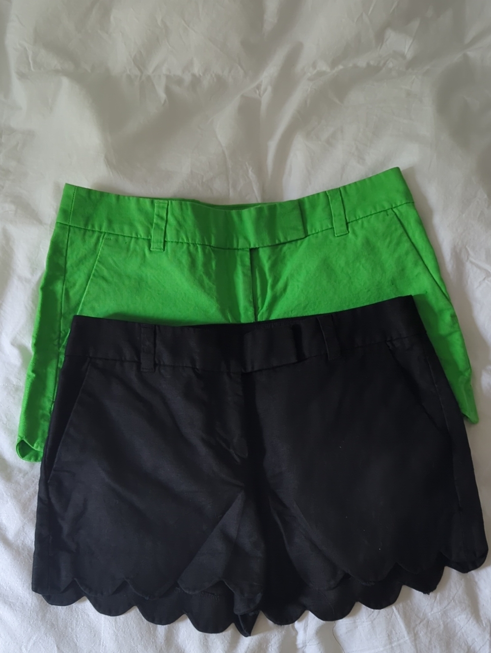 Scalloped Hem Women's Shorts - Classic Summer Style
